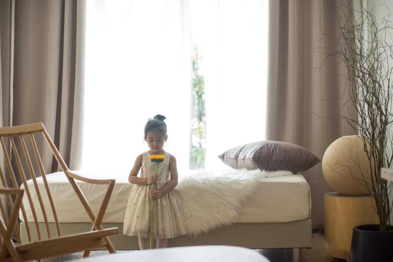 Mini-Me Hubs, Charm Suites & Pool In Old City Чиангмай Экстерьер фото