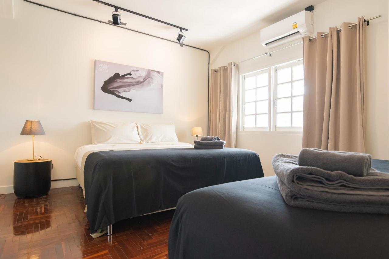 Mini-Me Hubs, Charm Suites & Pool In Old City Чиангмай Экстерьер фото