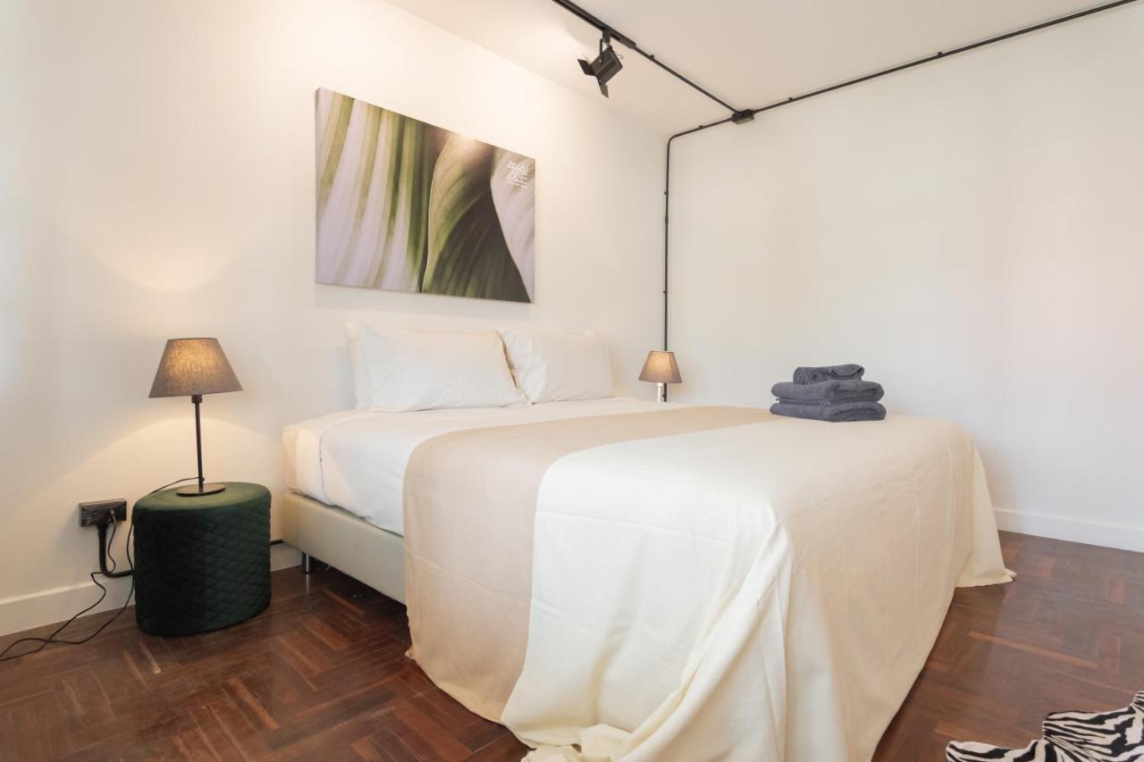 Mini-Me Hubs, Charm Suites & Pool In Old City Чиангмай Экстерьер фото