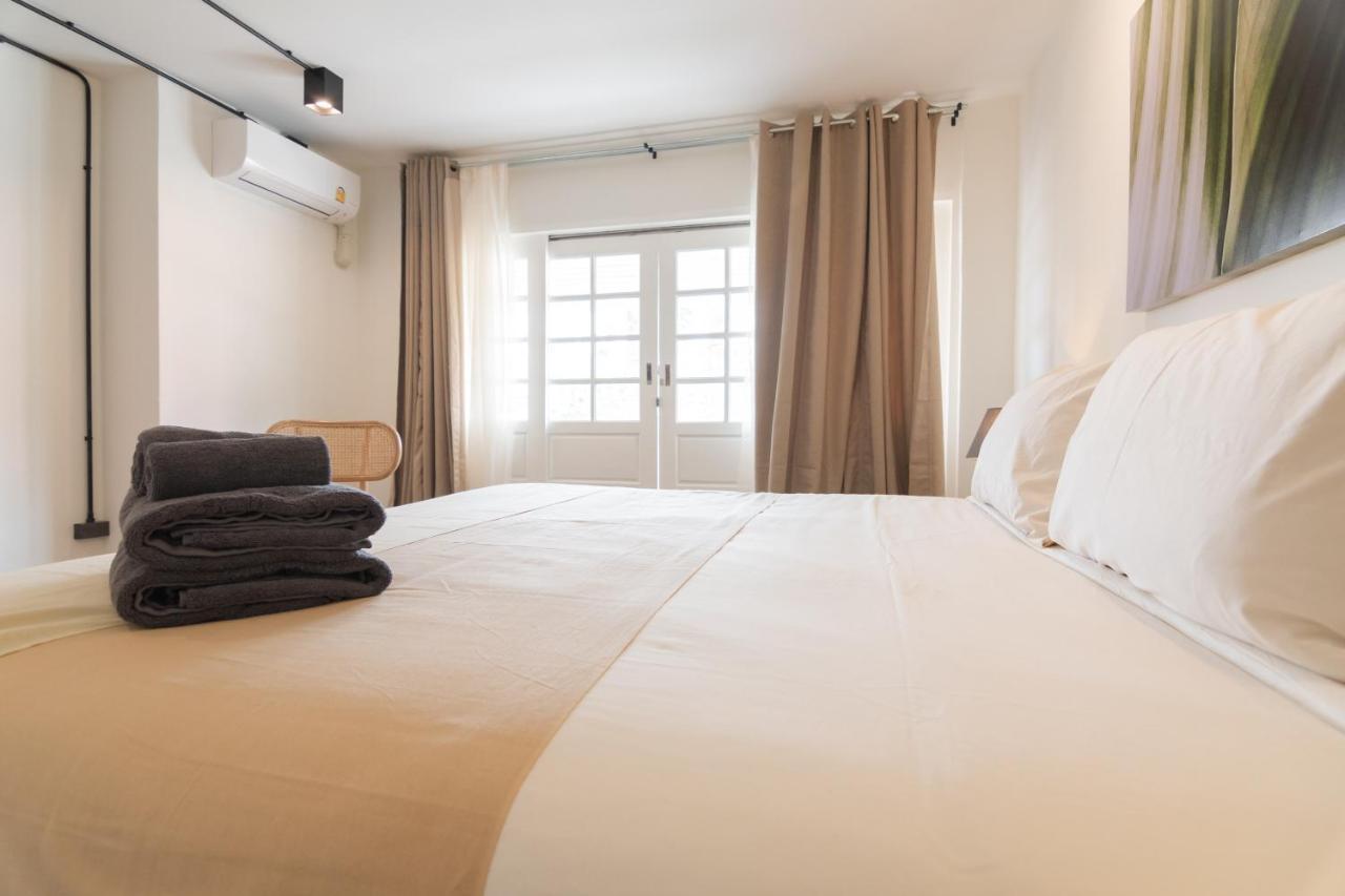 Mini-Me Hubs, Charm Suites & Pool In Old City Чиангмай Экстерьер фото