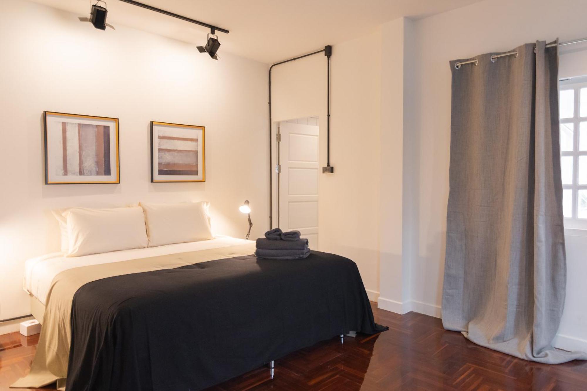 Mini-Me Hubs, Charm Suites & Pool In Old City Чиангмай Экстерьер фото